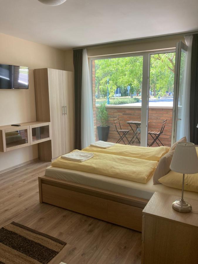 Castellum Apartmanház Gyula Esterno foto