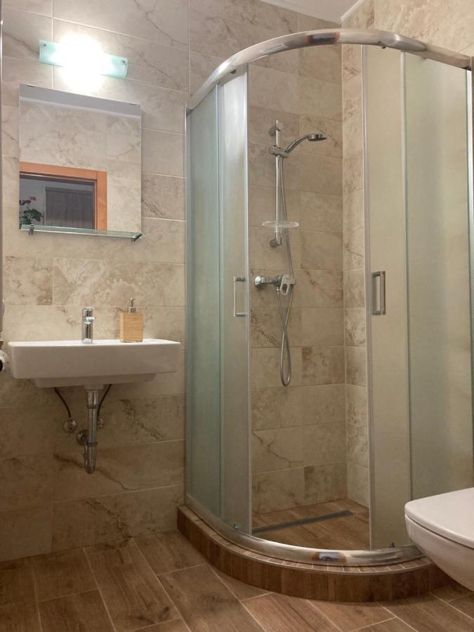 Castellum Apartmanház Gyula Esterno foto