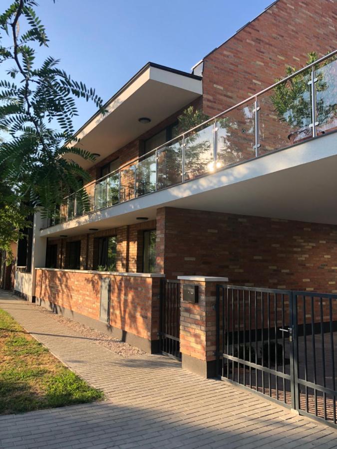 Castellum Apartmanház Gyula Esterno foto