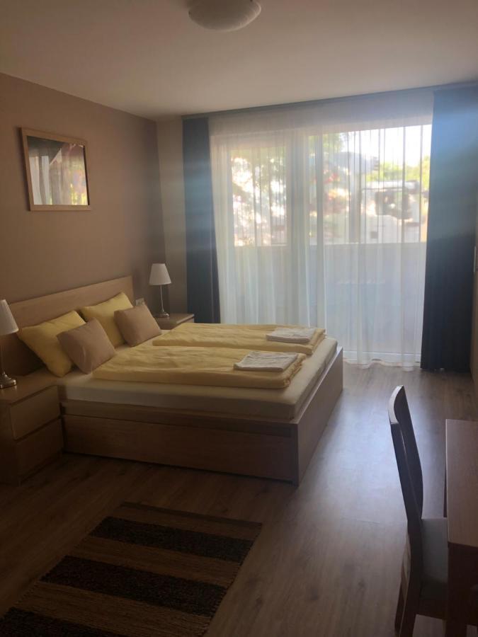 Castellum Apartmanház Gyula Esterno foto
