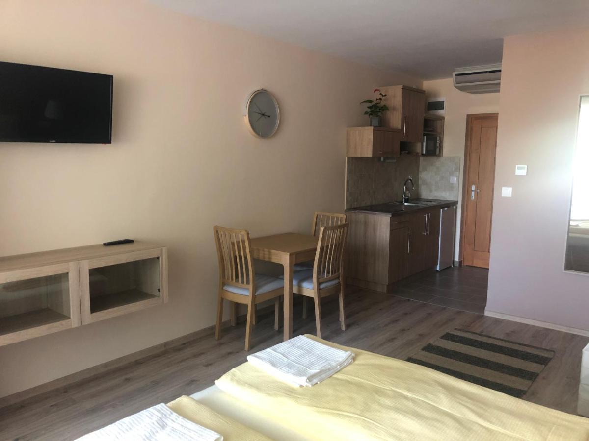 Castellum Apartmanház Gyula Esterno foto