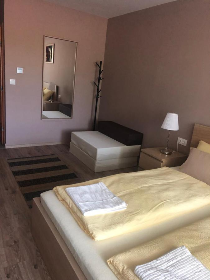 Castellum Apartmanház Gyula Esterno foto