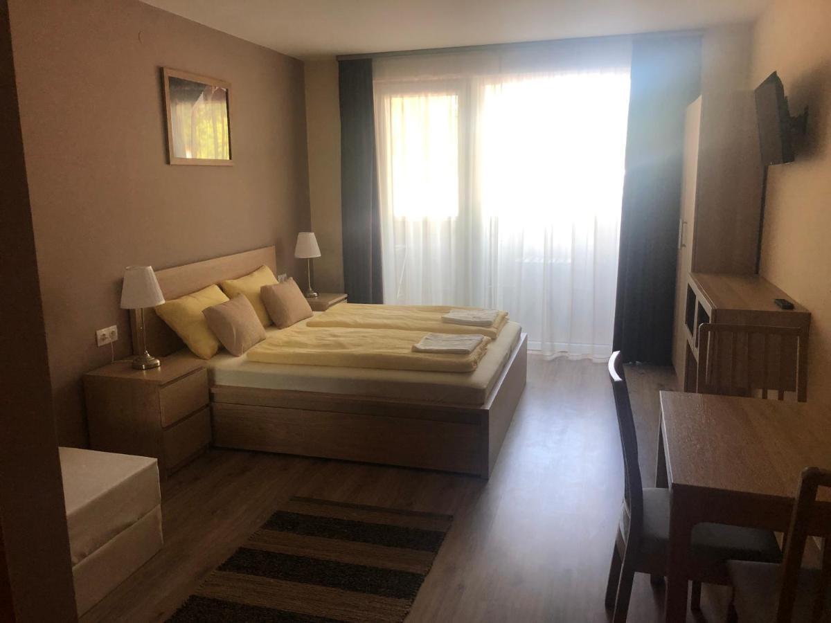 Castellum Apartmanház Gyula Esterno foto