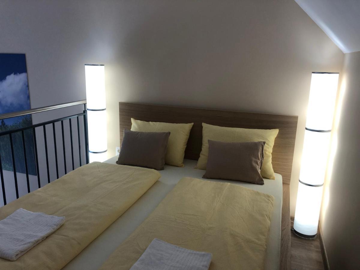 Castellum Apartmanház Gyula Esterno foto