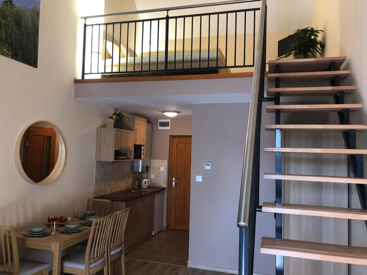 Castellum Apartmanház Gyula Esterno foto