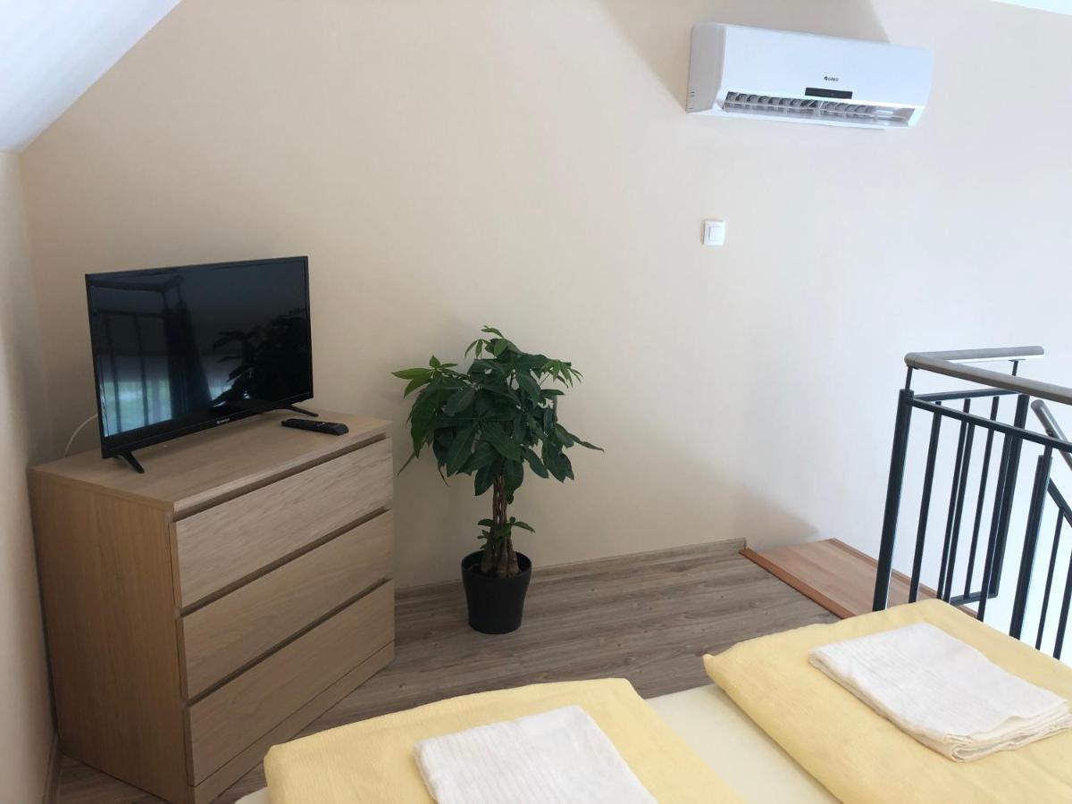 Castellum Apartmanház Gyula Esterno foto