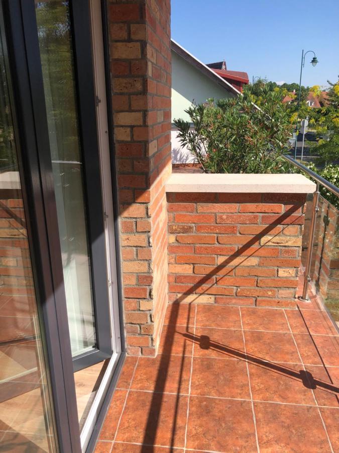 Castellum Apartmanház Gyula Esterno foto