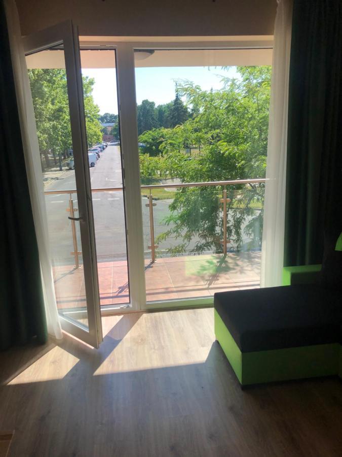 Castellum Apartmanház Gyula Esterno foto