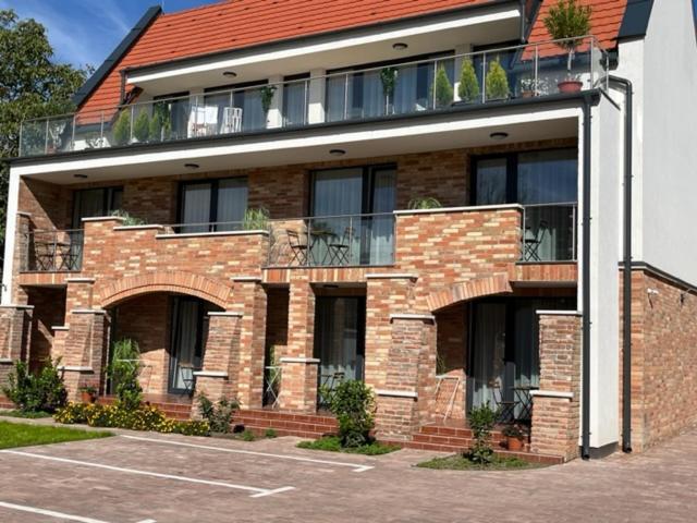 Castellum Apartmanház Gyula Esterno foto