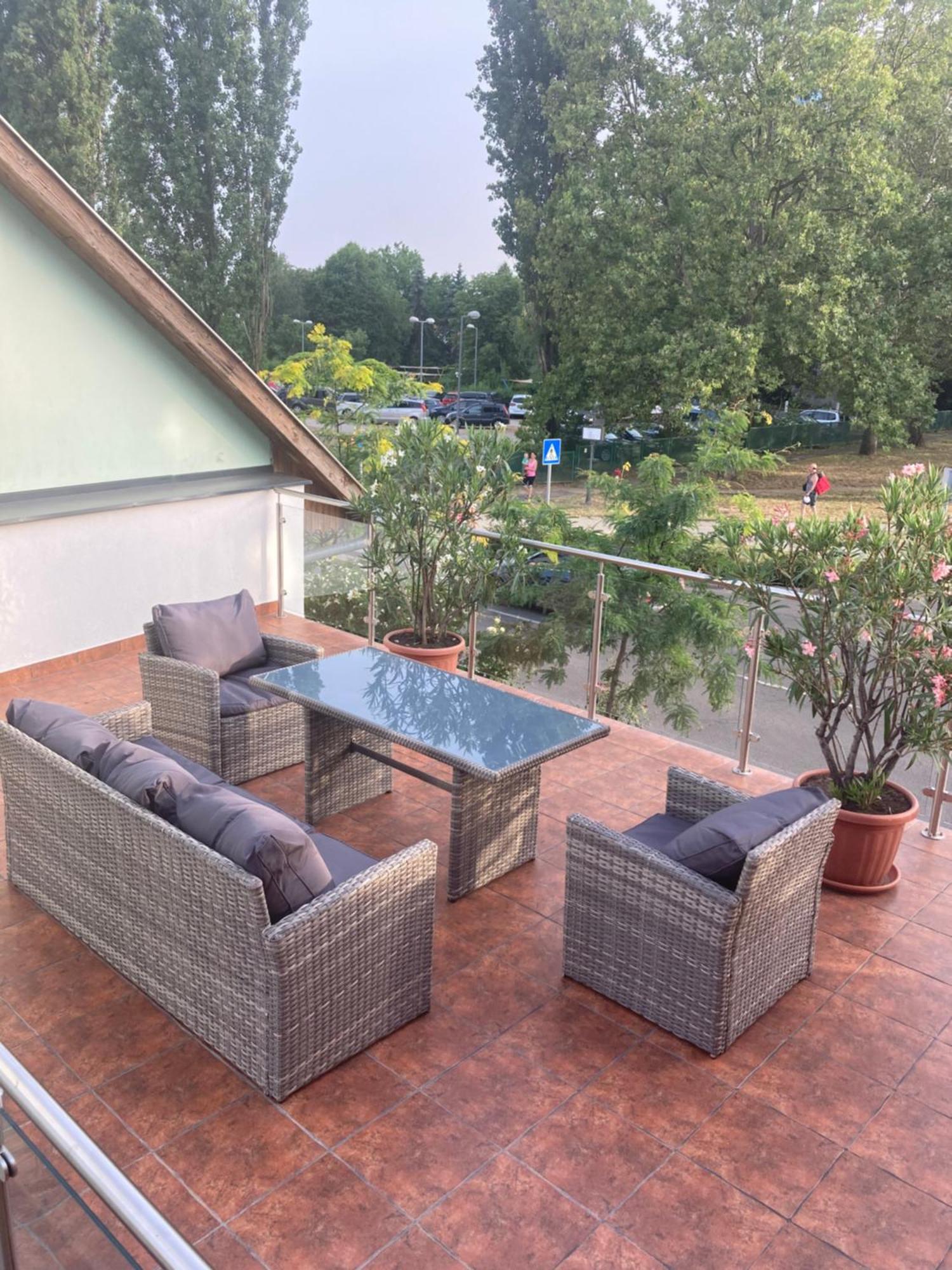 Castellum Apartmanház Gyula Esterno foto